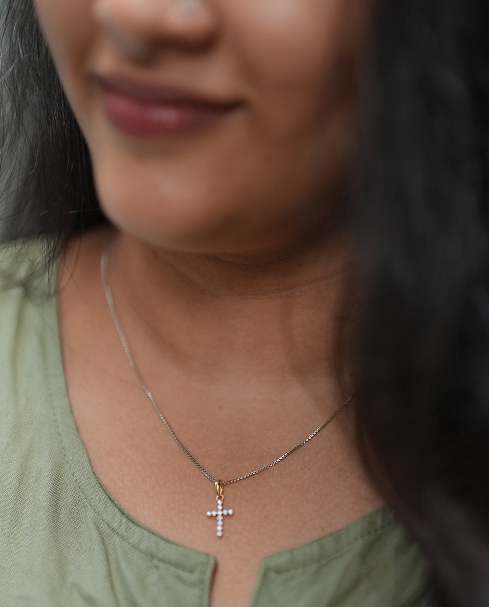 Shinning Diamond Cross Pendant-18K