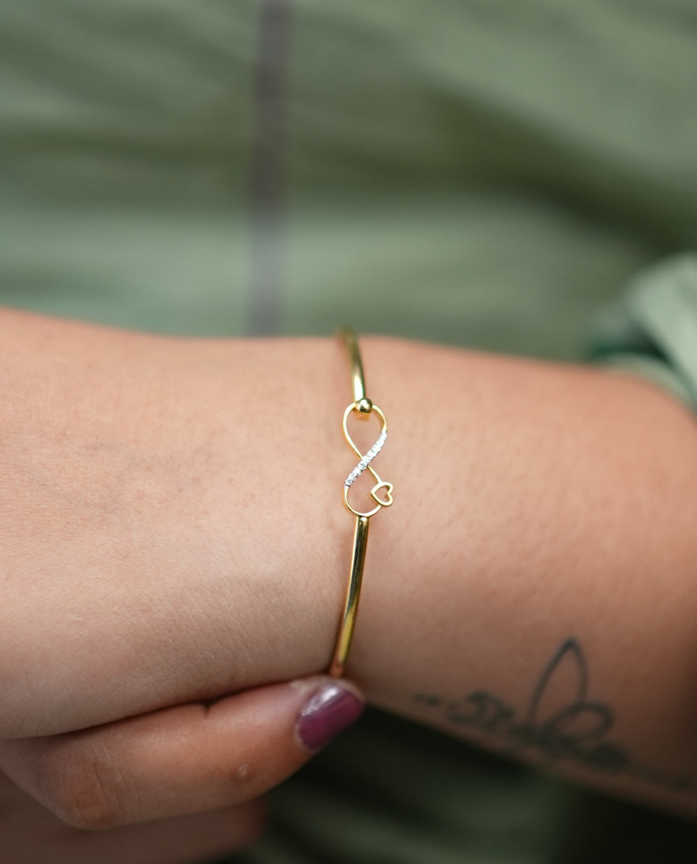 Ladies Diamond Bangle-18K