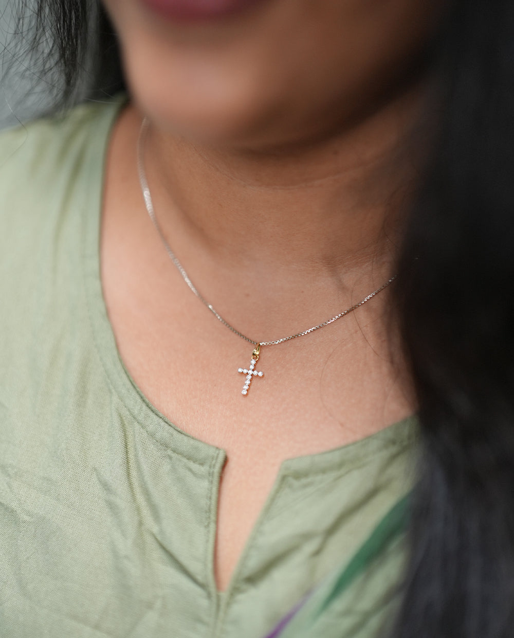 Shinning Diamond Cross Pendant-18K