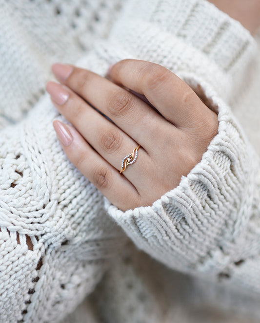 Ladies 18 k Diamond Ring Studded With 17 Natural Diamonds