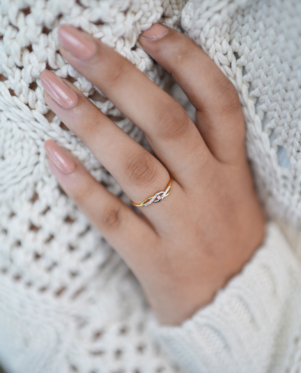 Ladies 18 k Diamond Ring Studded With 17 Natural Diamonds