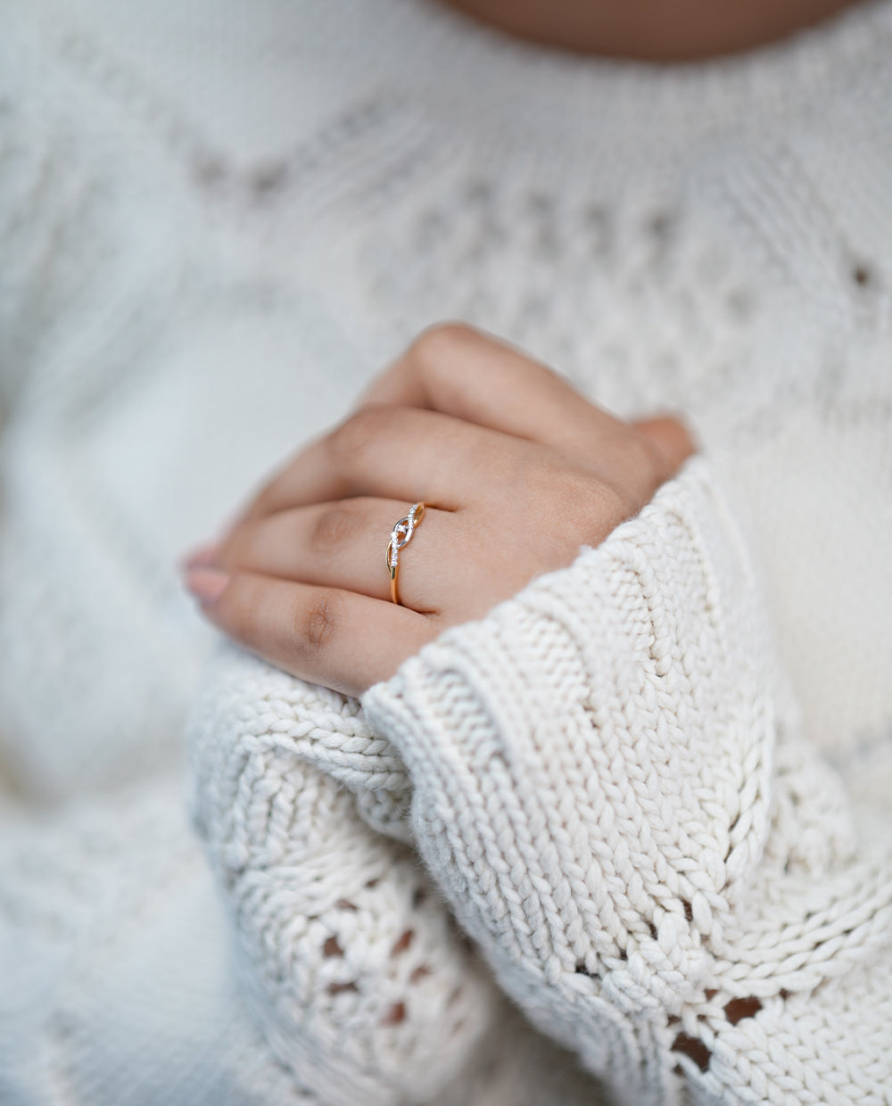 Ladies 18 k Diamond Ring Studded With 17 Natural Diamonds