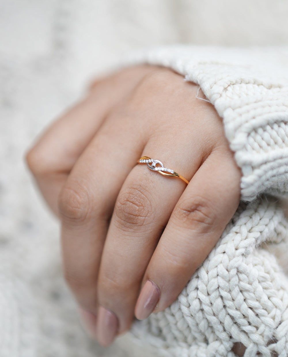 Ladies 18 k Diamond Ring Studded With 17 Natural Diamonds