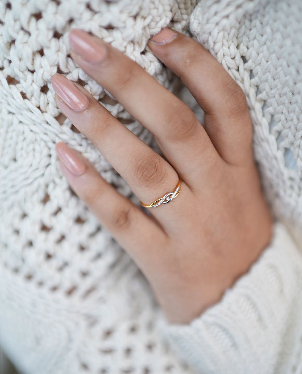 Ladies 18 k Diamond Ring Studded With 17 Natural Diamonds