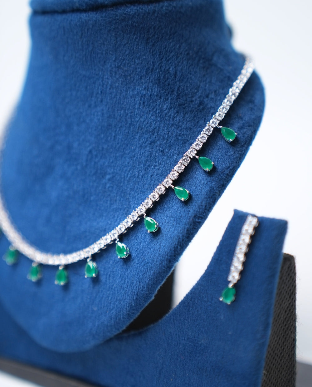 Elegent Silver Fancy Necklace